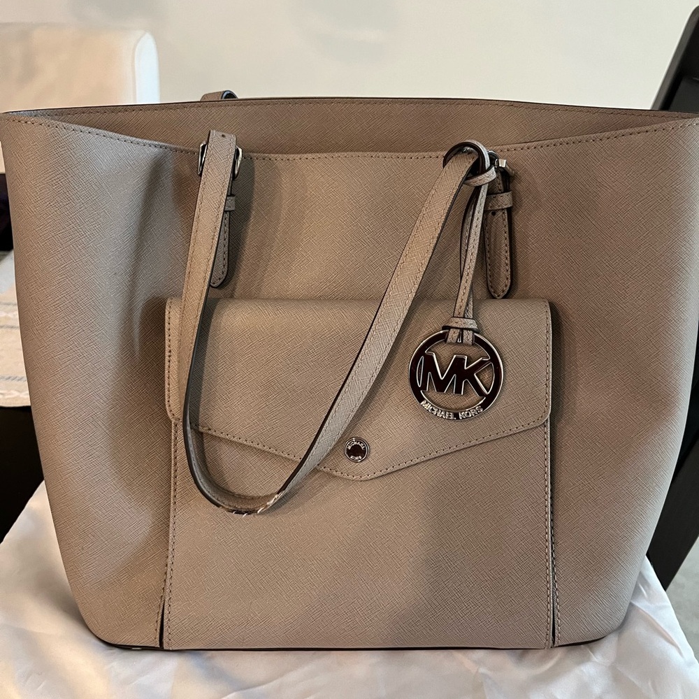 Tote bag.